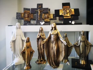 plaques en statue