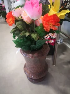 Oeillets dans un vase
