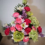 cone de fleurs variees