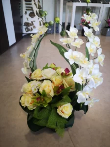 paniere d'orchidee et rose
