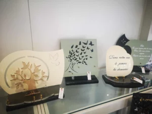 Sélection plaques funéraires, fleurs artificielles, articles deuil Magasin Vergnaud.