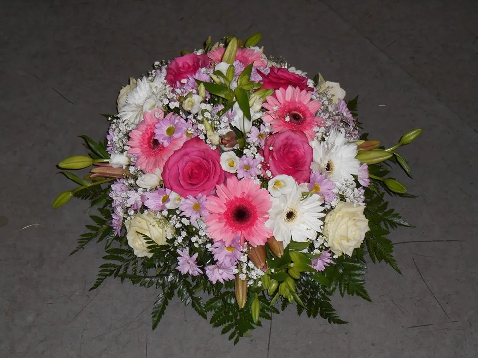 coussin rond blanc et rose